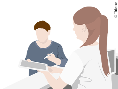 Patient und Pflegepersonal with Tablet